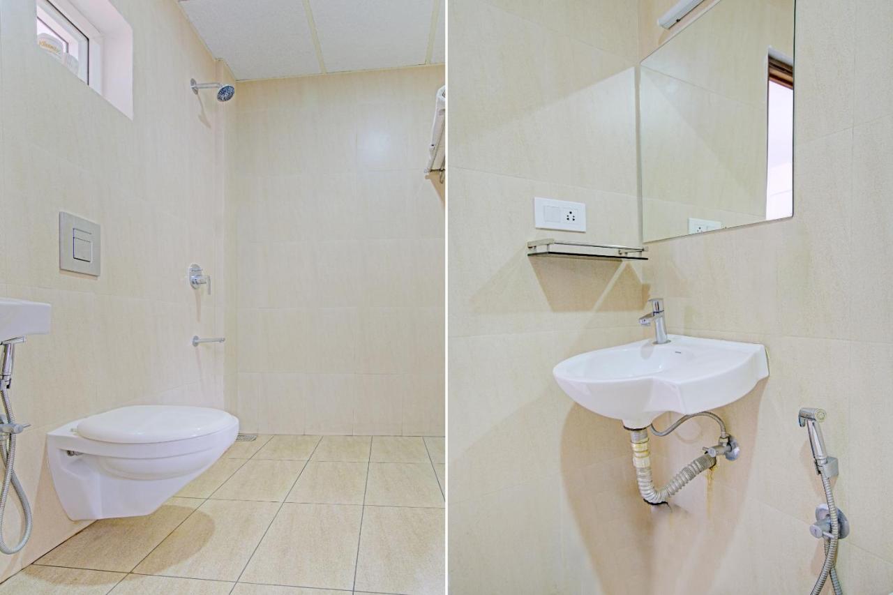 Vaccinated Staff- Capital O 74715 Phoenix Holidays Hotel Kochi Exterior photo