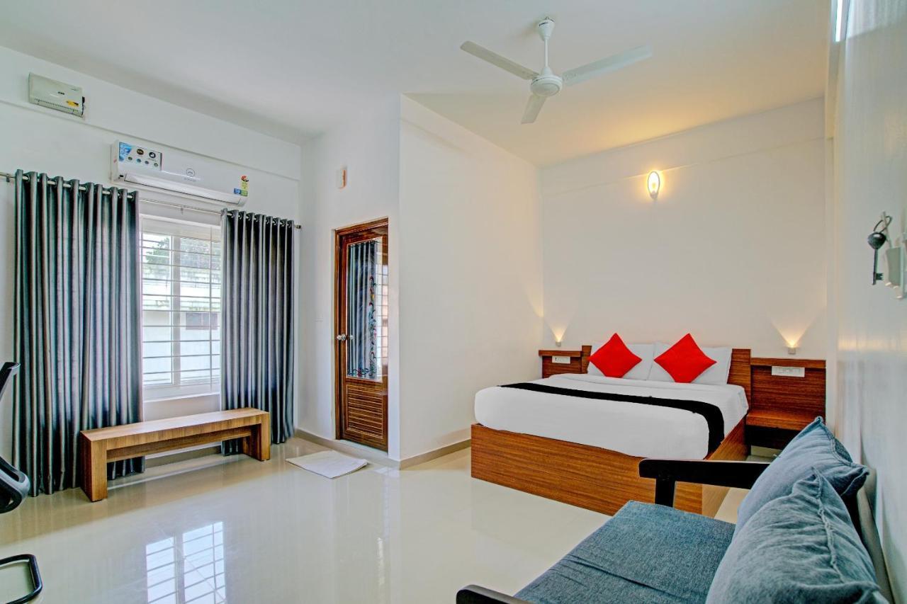 Vaccinated Staff- Capital O 74715 Phoenix Holidays Hotel Kochi Exterior photo